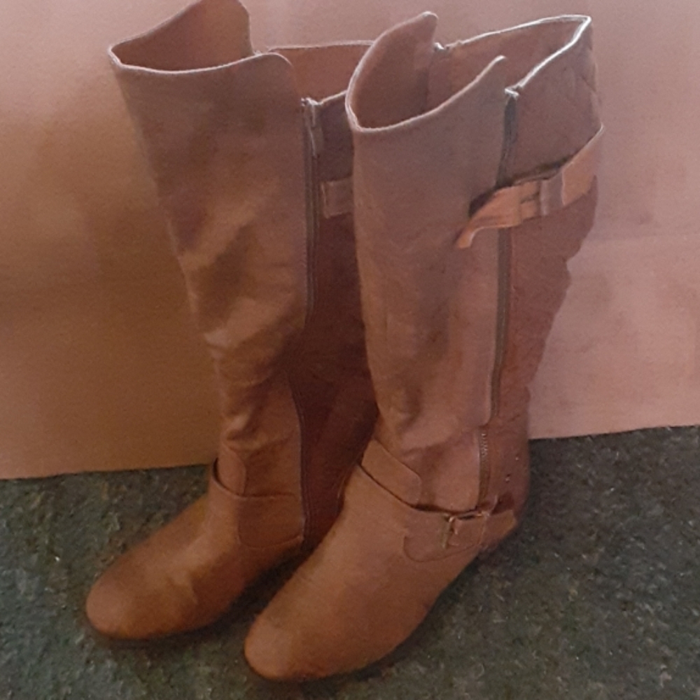 Boots - Picture 2 of 4